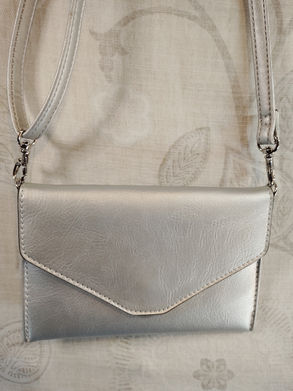 Metallic Silver Envelope Crossbody Bag - Unbranded